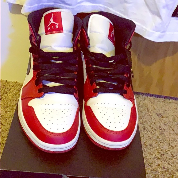 Chicago 4s worn about 5 times  condition 9/10 - Picture 1 of 3